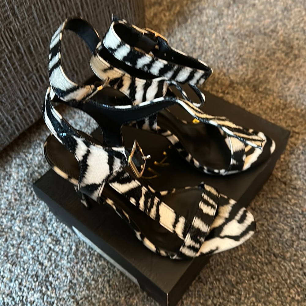 NWT black and white strappy dress shoes, size 8.5